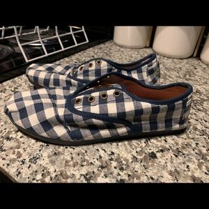 TOMS - navy & white checkered shoes